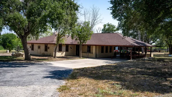 $625,000 | 1431 Highway 123, Karnes City, TX 78118