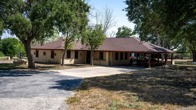 $625,000 | 1431 Highway 123, Karnes City, TX 78118