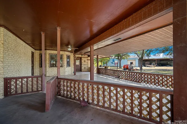 $625,000 | 1431 Highway 123, Karnes City, TX 78118