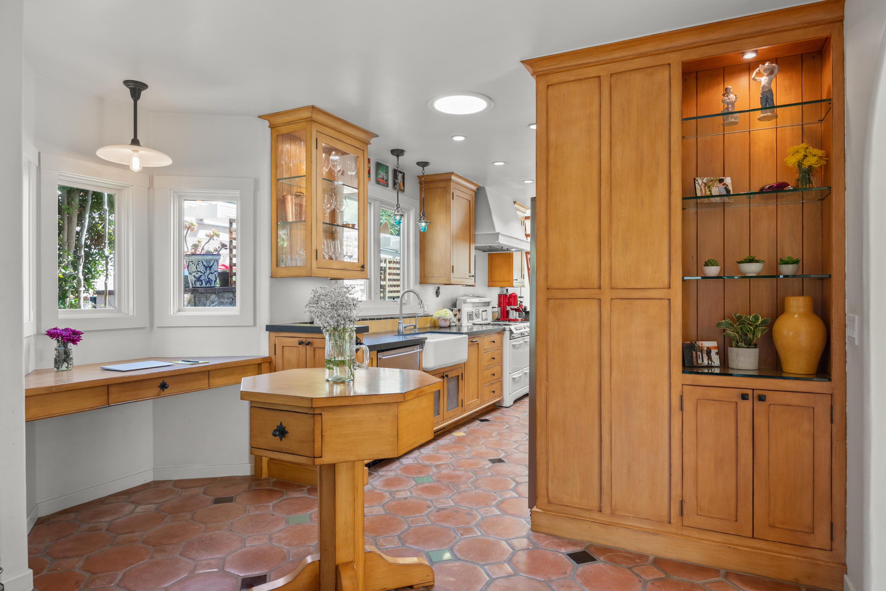 1723 Hillside Road Santa Barbara, CA 93101 - Photo 14 of 53 14