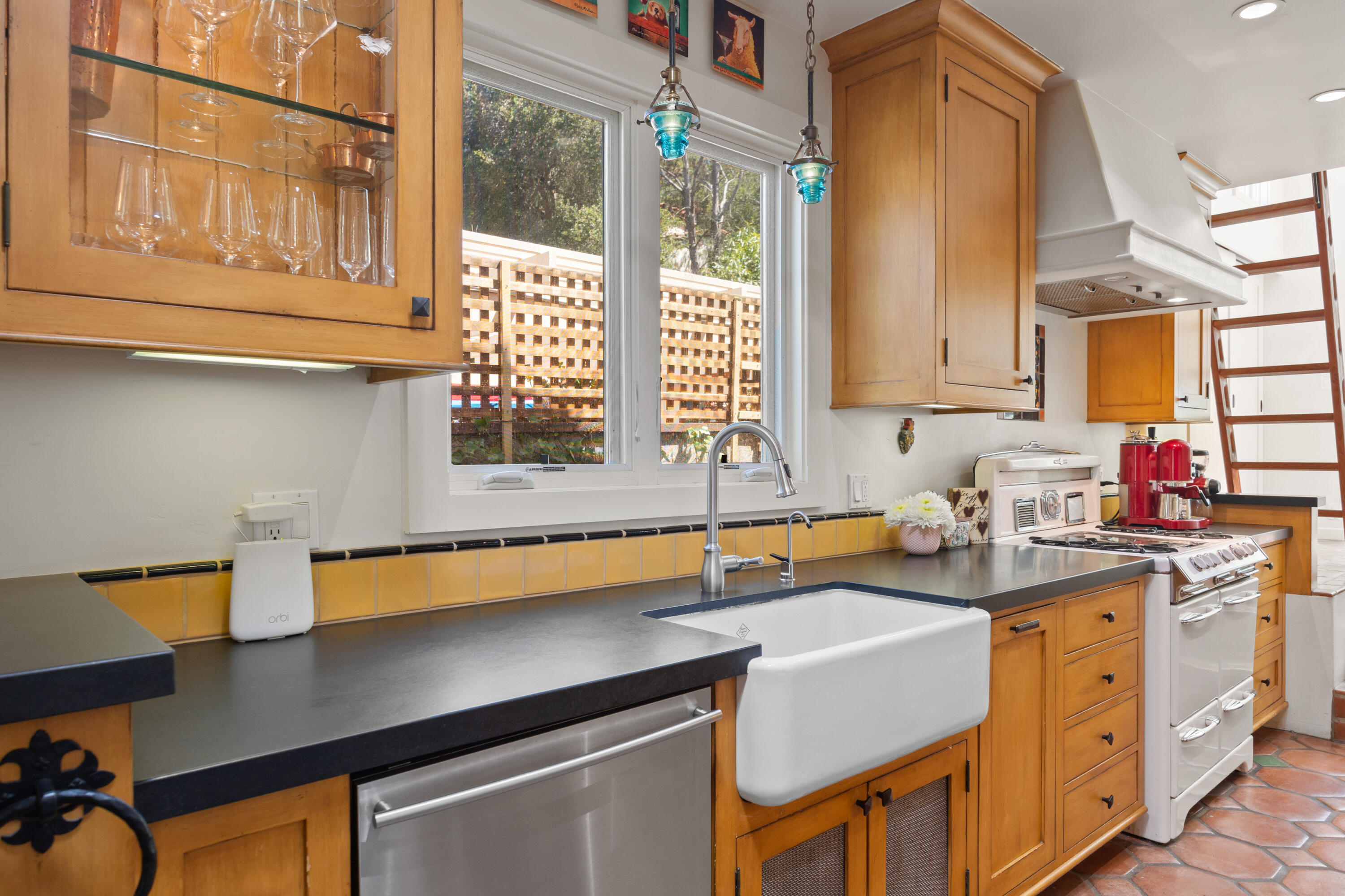 1723 Hillside Road Santa Barbara, CA 93101 - Photo 17 of 53 17