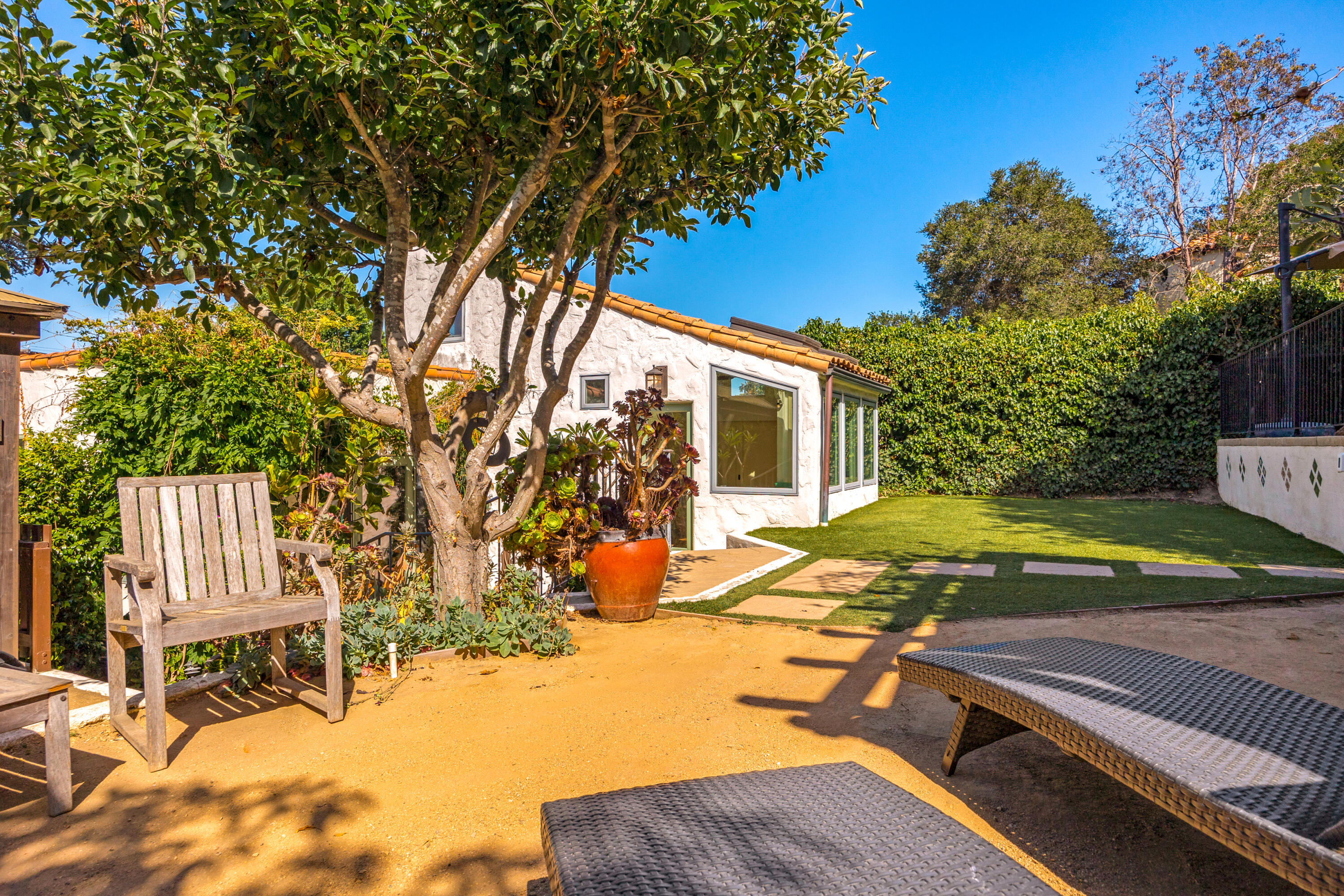 1723 Hillside Road Santa Barbara, CA 93101 - Photo 31 of 53 31