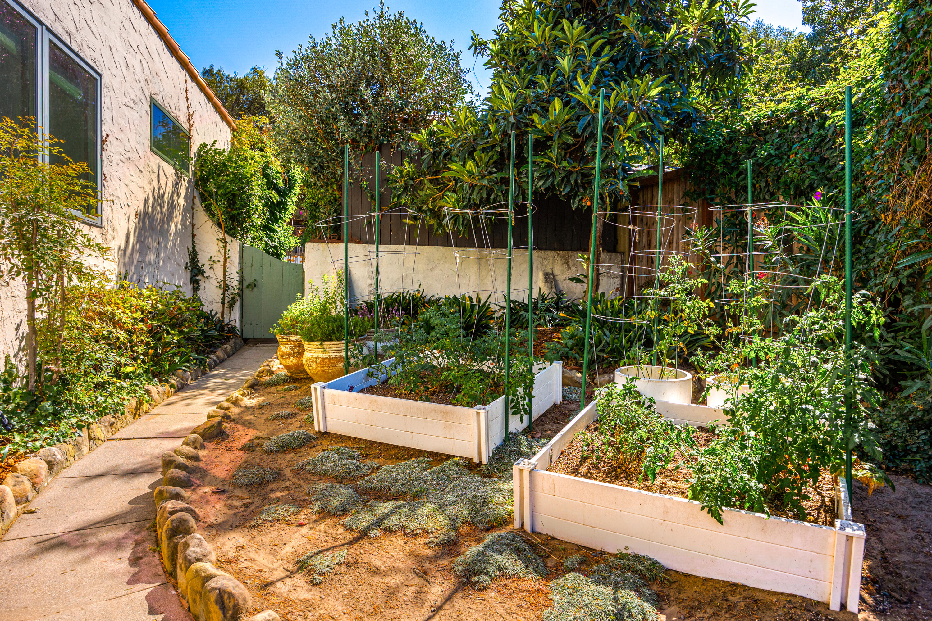 1723 Hillside Road Santa Barbara, CA 93101 - Photo 47 of 53 49