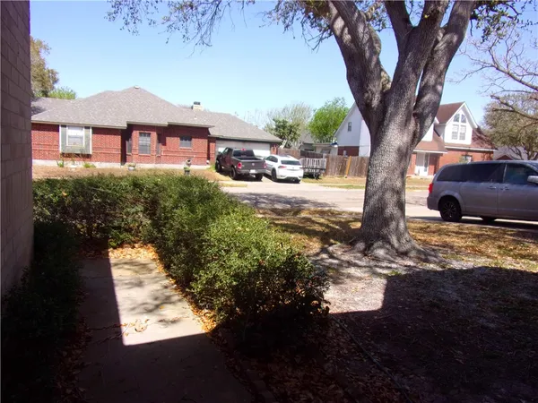 $1,900 | 4217 Ridge View Drive, Corpus Christi, TX 78413