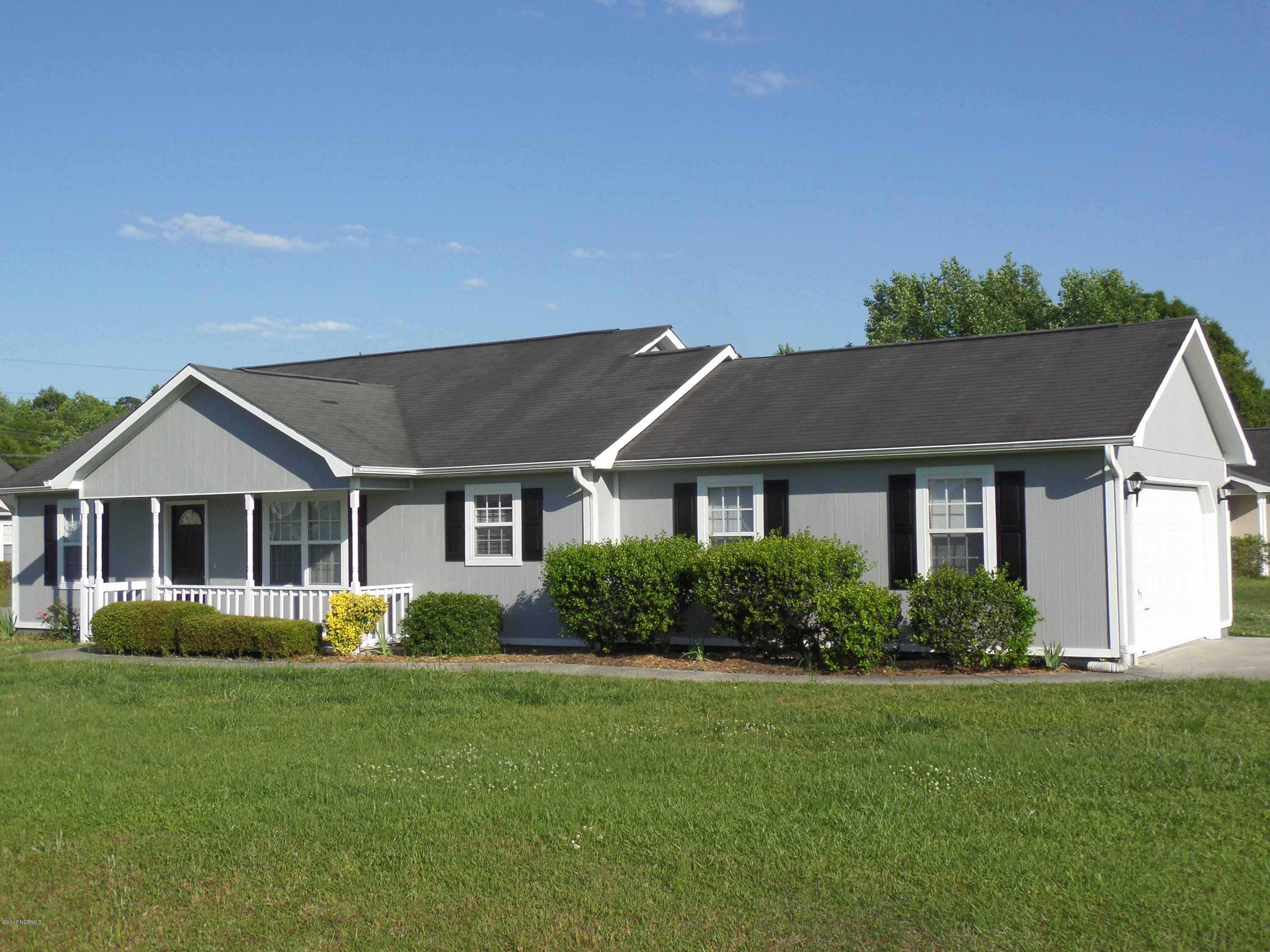 401 Sumrell Way Hubert, NC 28539 - Photo 3 of 26