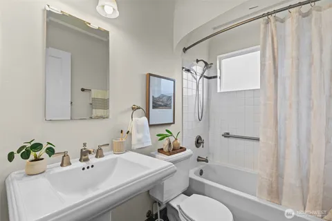 $799,000 | 8450 East Side Drive Northeast, Tacoma, WA 98422