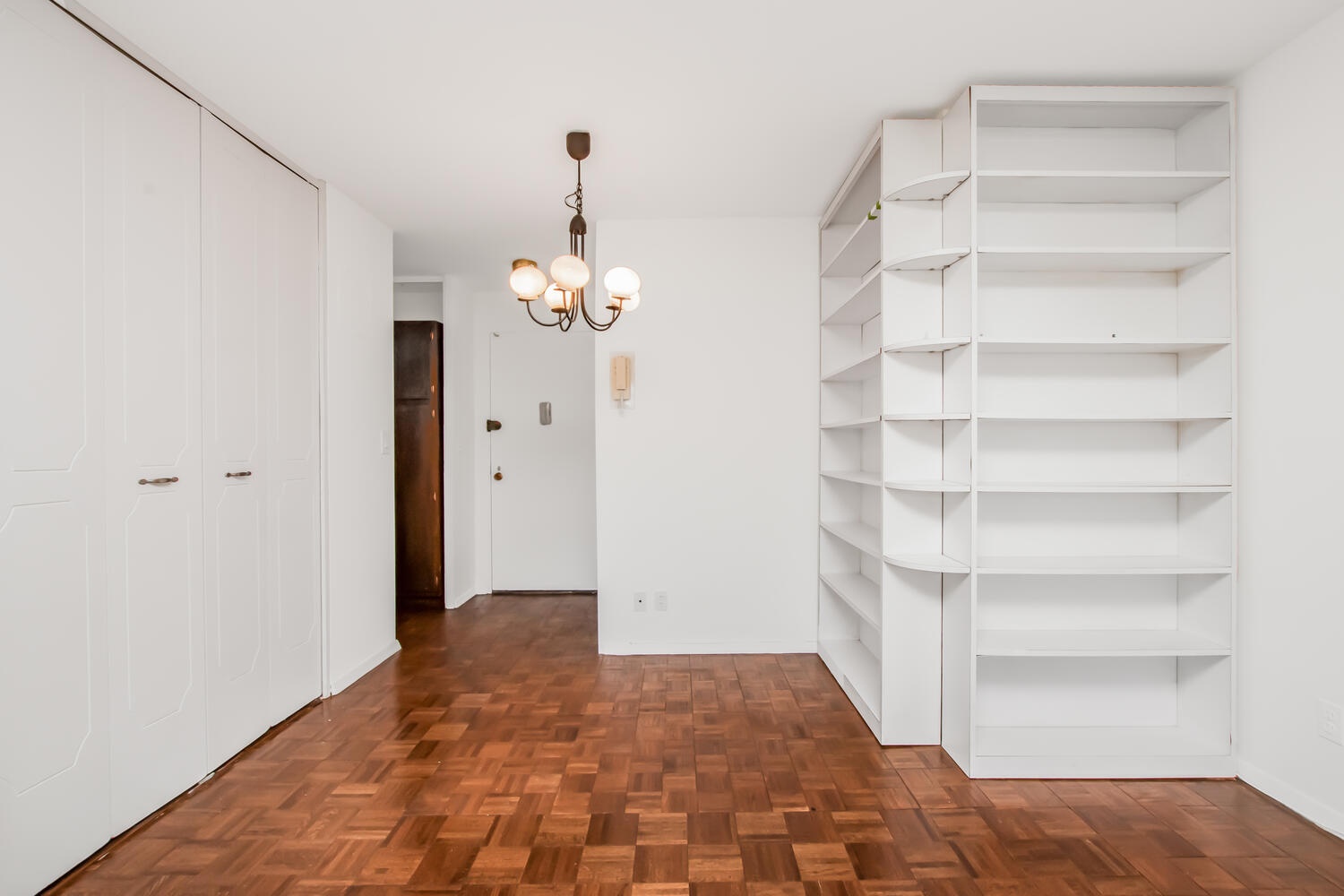 555 Kappock Street, Unit 7M Bronx, NY 10463 - Photo 6 of 17 a view of an empty room with a window