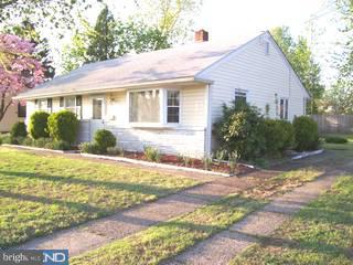 429 Colonial Road Bellmawr, NJ 08031 - Photo 1 of 6