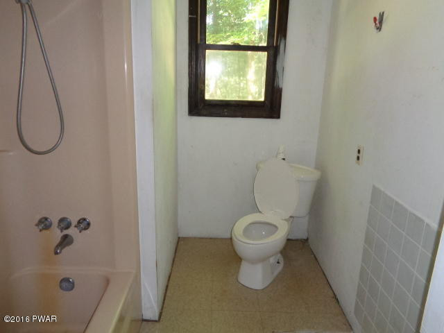197 Silver Lake Road Dingmans Ferry, PA 18328 - Photo 9 of 19