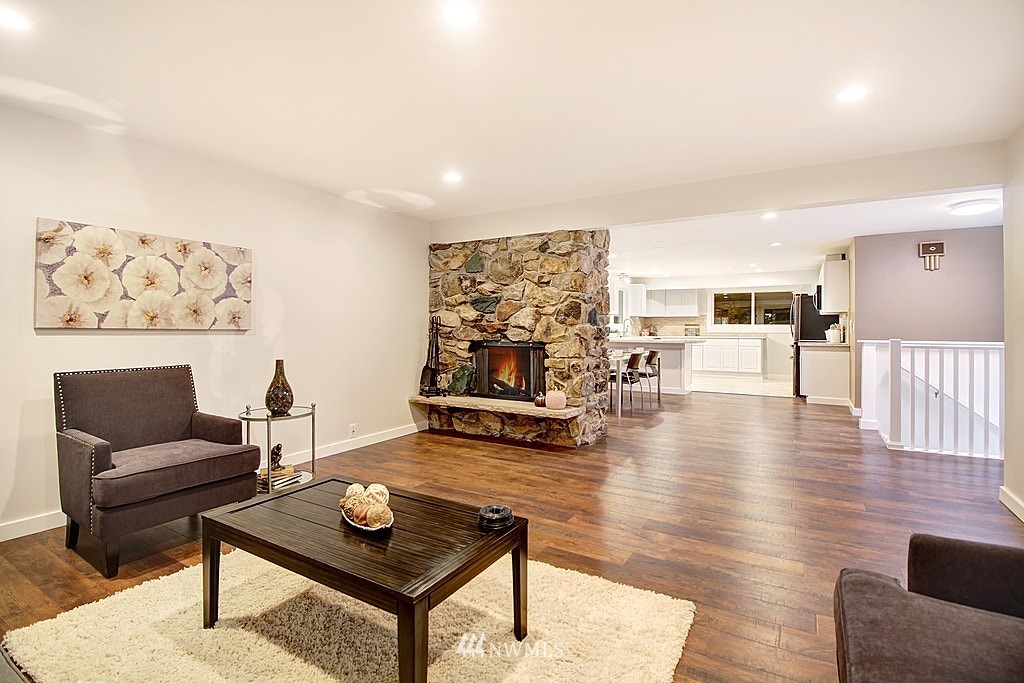724 14th Way Southwest Edmonds, WA 98020 - Photo 4 of 24 Gallery Image 4