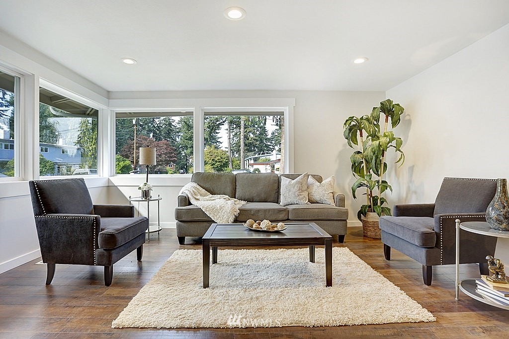 724 14th Way Southwest Edmonds, WA 98020 - Photo 5 of 24 Gallery Image 5