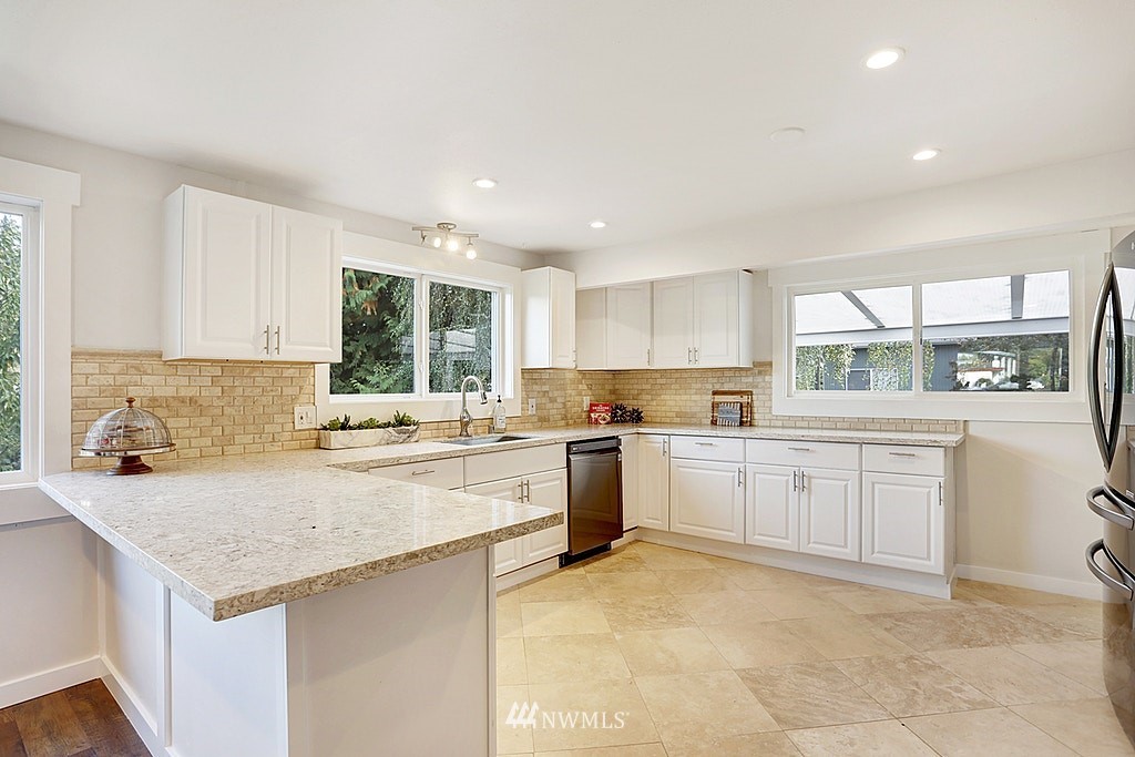 724 14th Way Southwest Edmonds, WA 98020 - Photo 6 of 24 Gallery Image 6