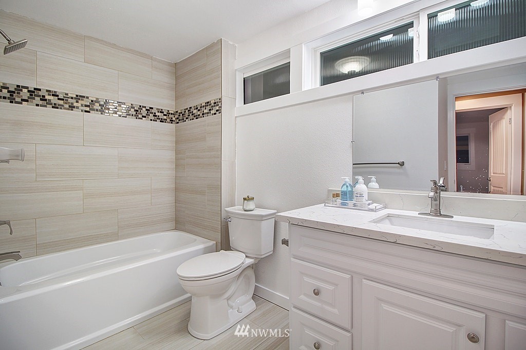 724 14th Way Southwest Edmonds, WA 98020 - Photo 7 of 24 Gallery Image 7
