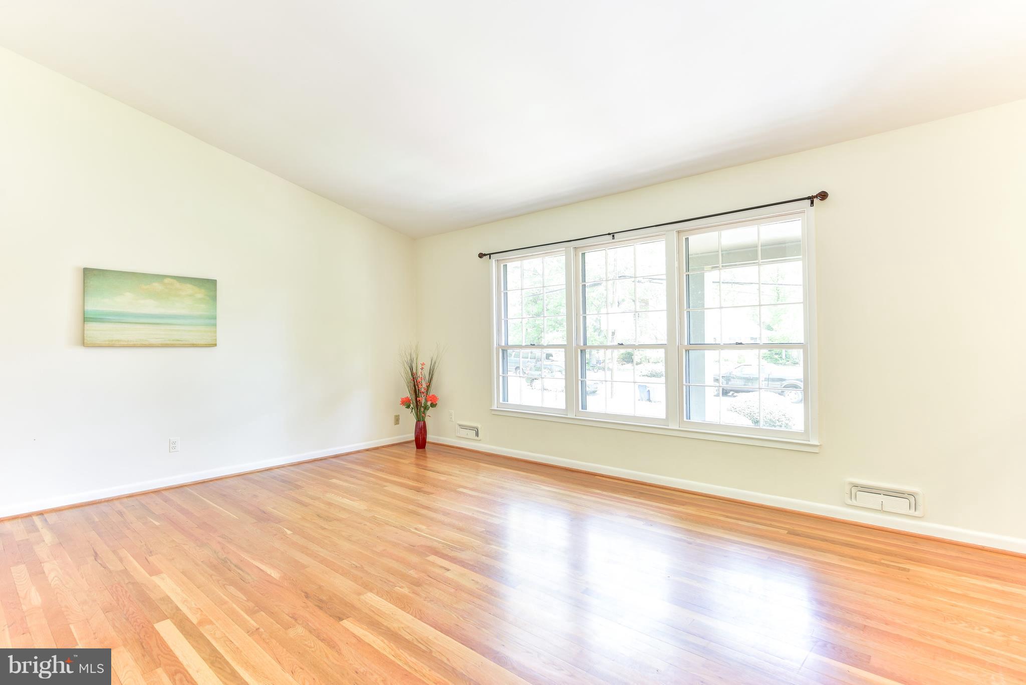 2620 Culpeper Road Alexandria, VA 22308 - Photo 3 of 30 Living Room