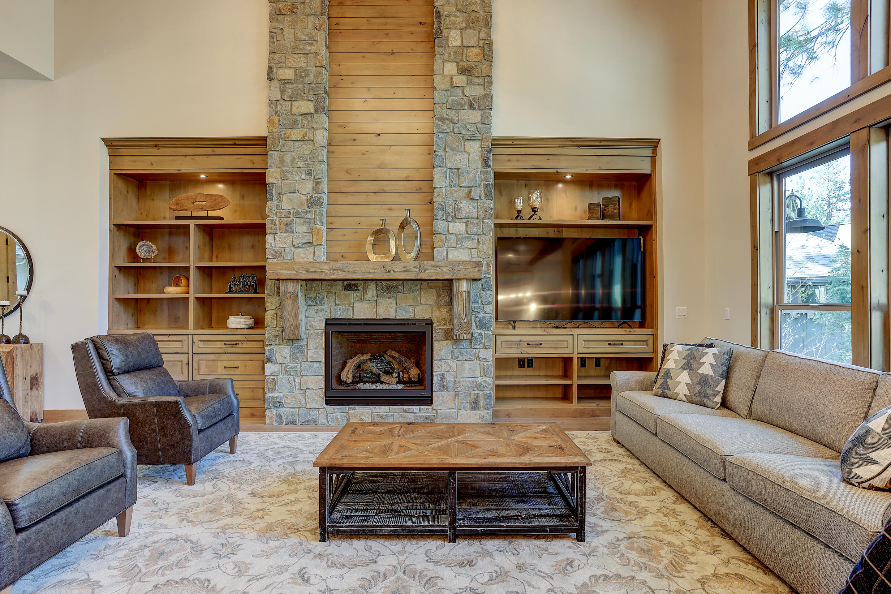 56248 Sable Rock Loop Bend, OR 97707 - Photo 30 of 87 Great Room