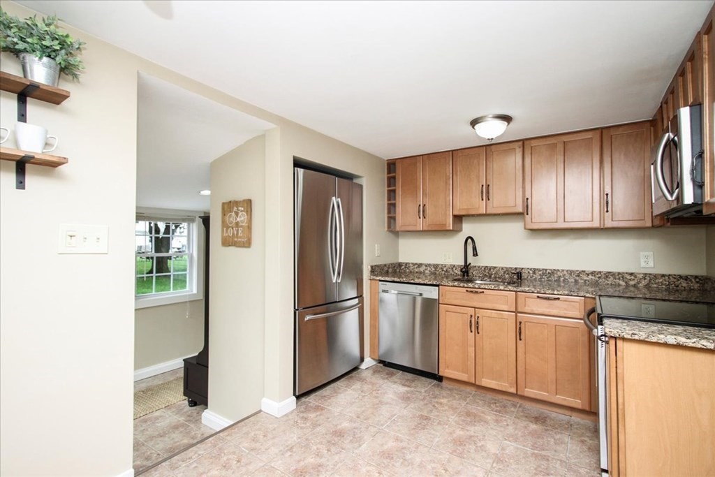 34 Brookhaven Road Worcester, MA 01606 - Photo 8 of 31 Gallery Image 8