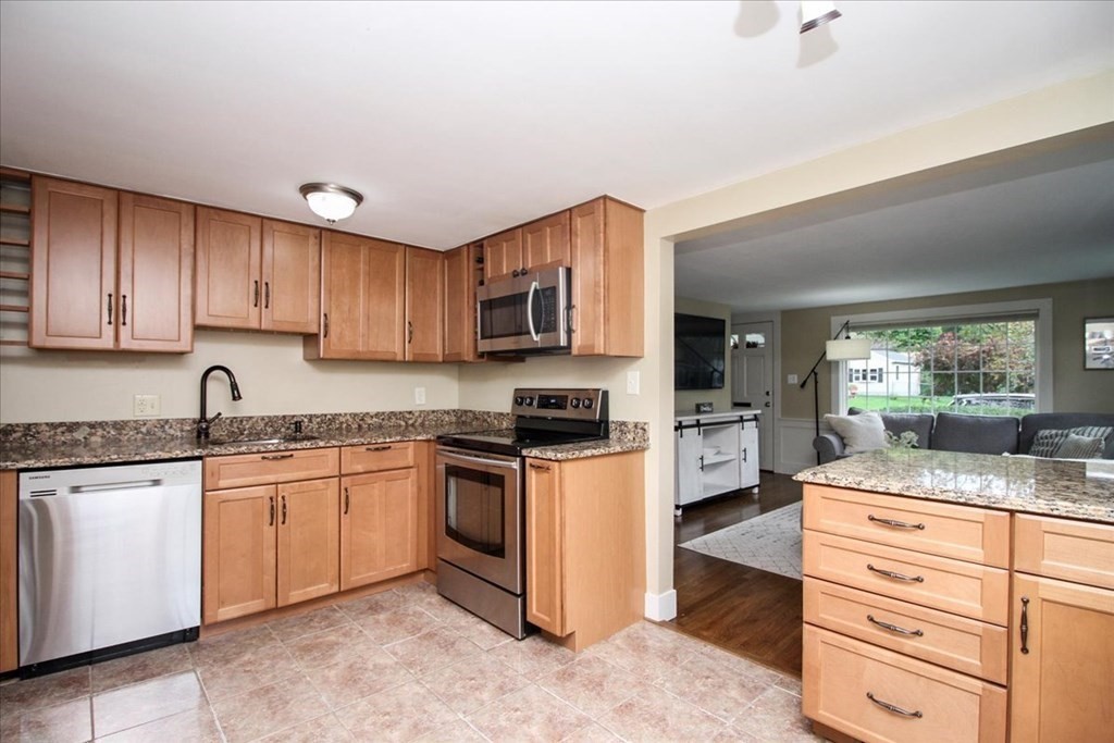 34 Brookhaven Road Worcester, MA 01606 - Photo 9 of 31 Gallery Image 9