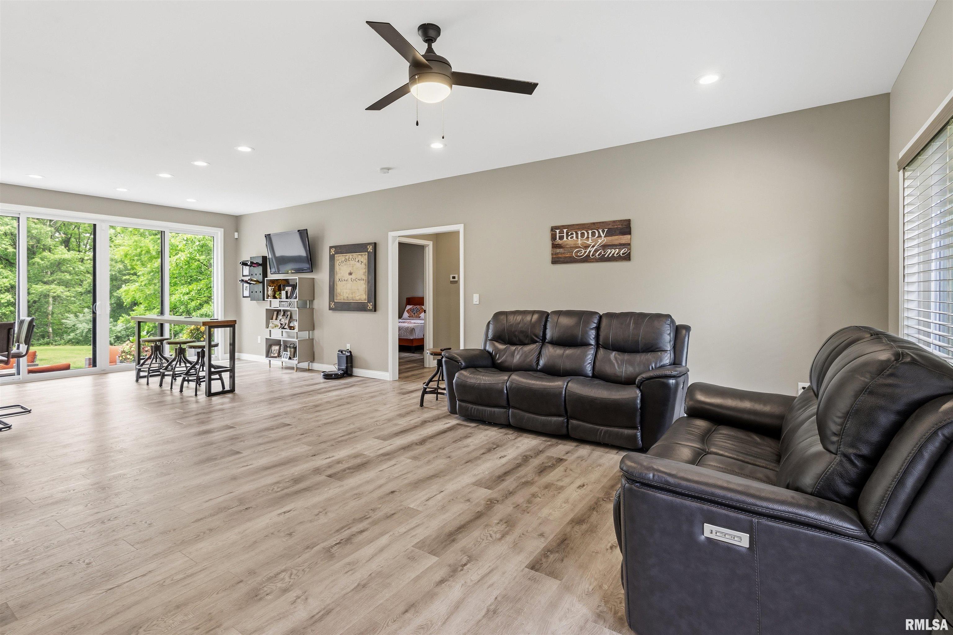 11323 Linn Road Benton, IL 62812 - Photo 4 of 38