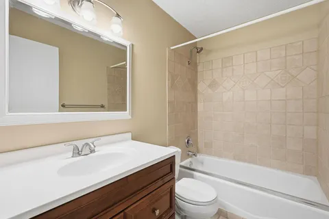 $120,000 | 2670 Oxford Street North, Unit 202, Roseville, MN 55113