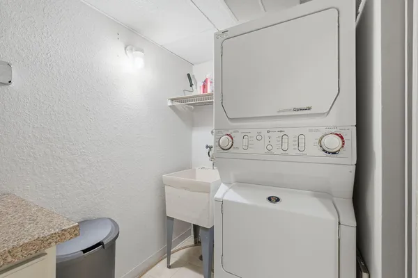 $120,000 | 2670 Oxford Street North, Unit 202, Roseville, MN 55113