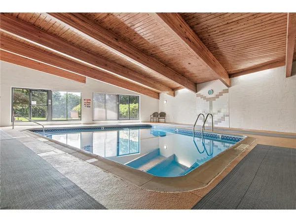 $120,000 | 2670 Oxford Street North, Unit 202, Roseville, MN 55113