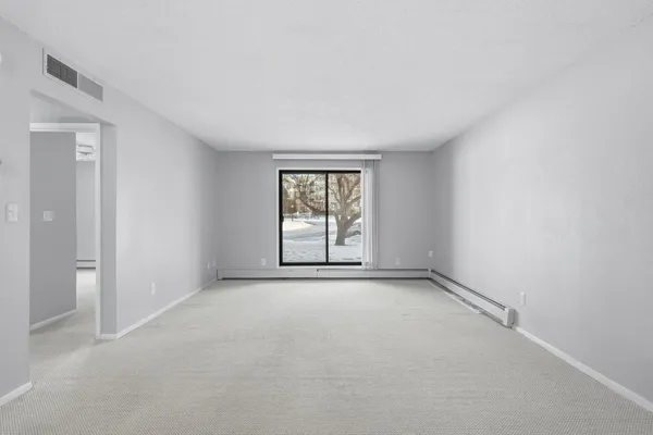 $120,000 | 2670 Oxford Street North, Unit 202, Roseville, MN 55113