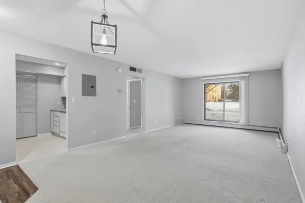 $120,000 | 2670 Oxford Street North, Unit 202, Roseville, MN 55113