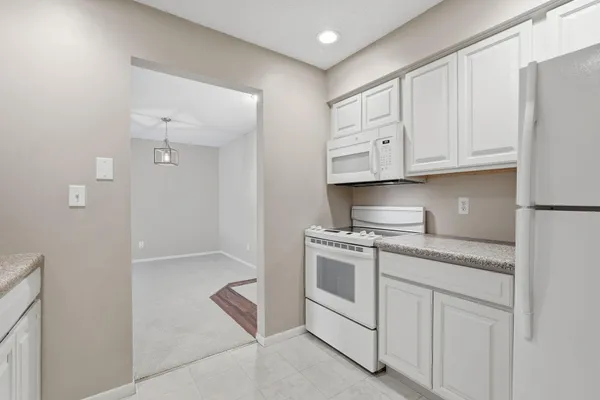 $120,000 | 2670 Oxford Street North, Unit 202, Roseville, MN 55113