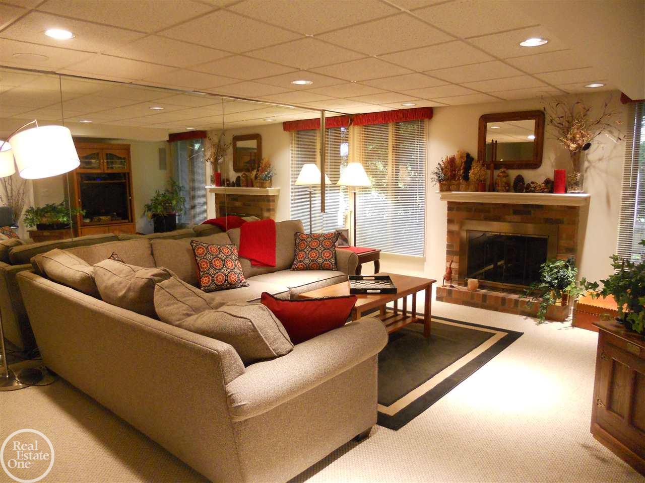 966 Golfview Court Rochester, MI 48307 - Photo 25 of 35 LL with fireplace