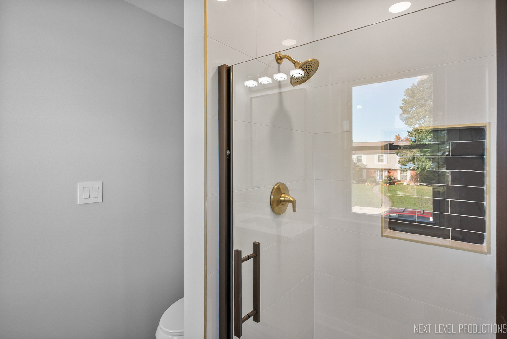 27 South Canterbury Road Aurora, IL 60506 - Photo 18 of 39 a bathroom with a shower