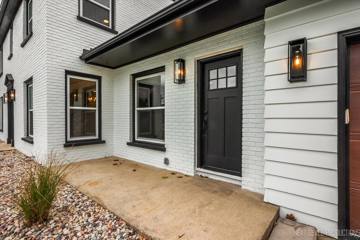 27 South Canterbury Road Aurora, IL 60506 - Photo 2 of 39