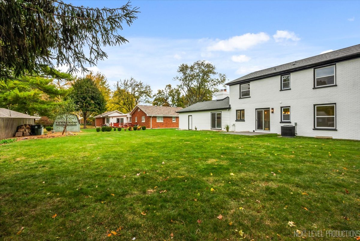 27 South Canterbury Road Aurora, IL 60506 - Photo 29 of 39 a front view of house with yard
