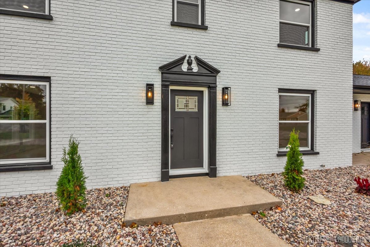 27 South Canterbury Road Aurora, IL 60506 - Photo 34 of 39 a front view of a house with a yard and potted plants