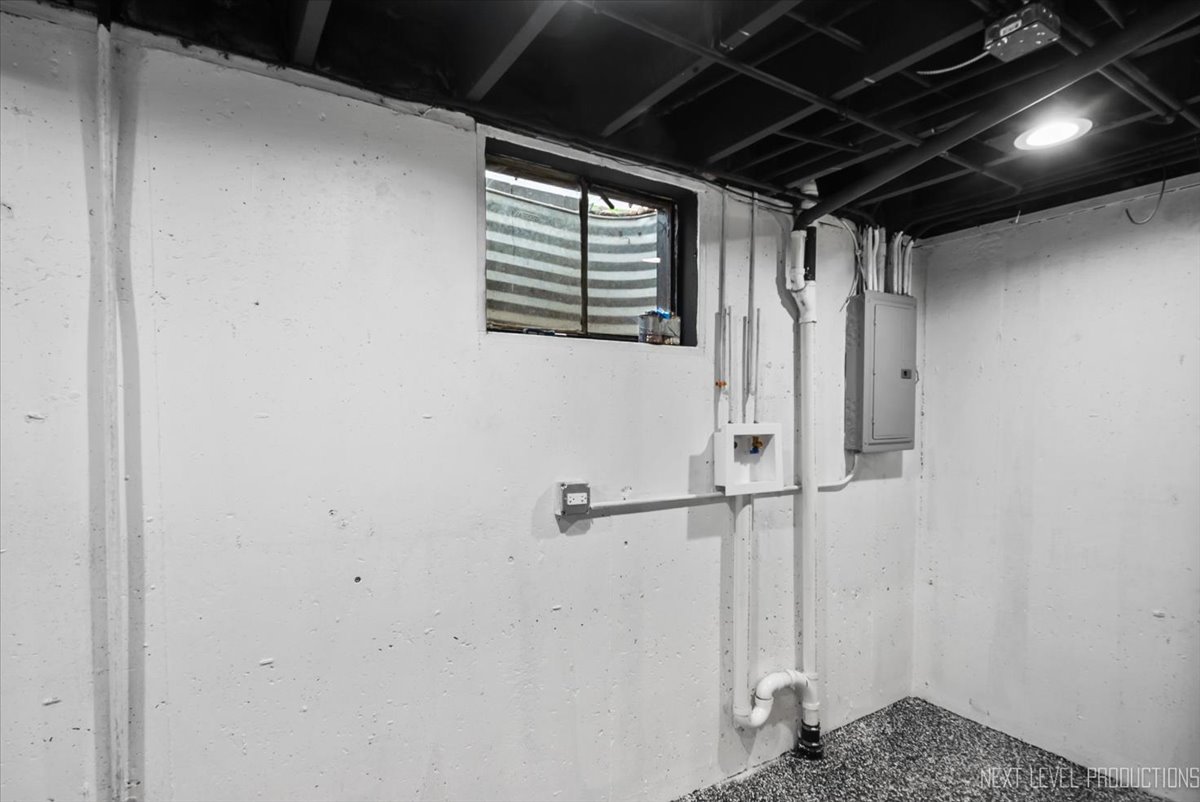 27 South Canterbury Road Aurora, IL 60506 - Photo 35 of 39 a view of a room with rack