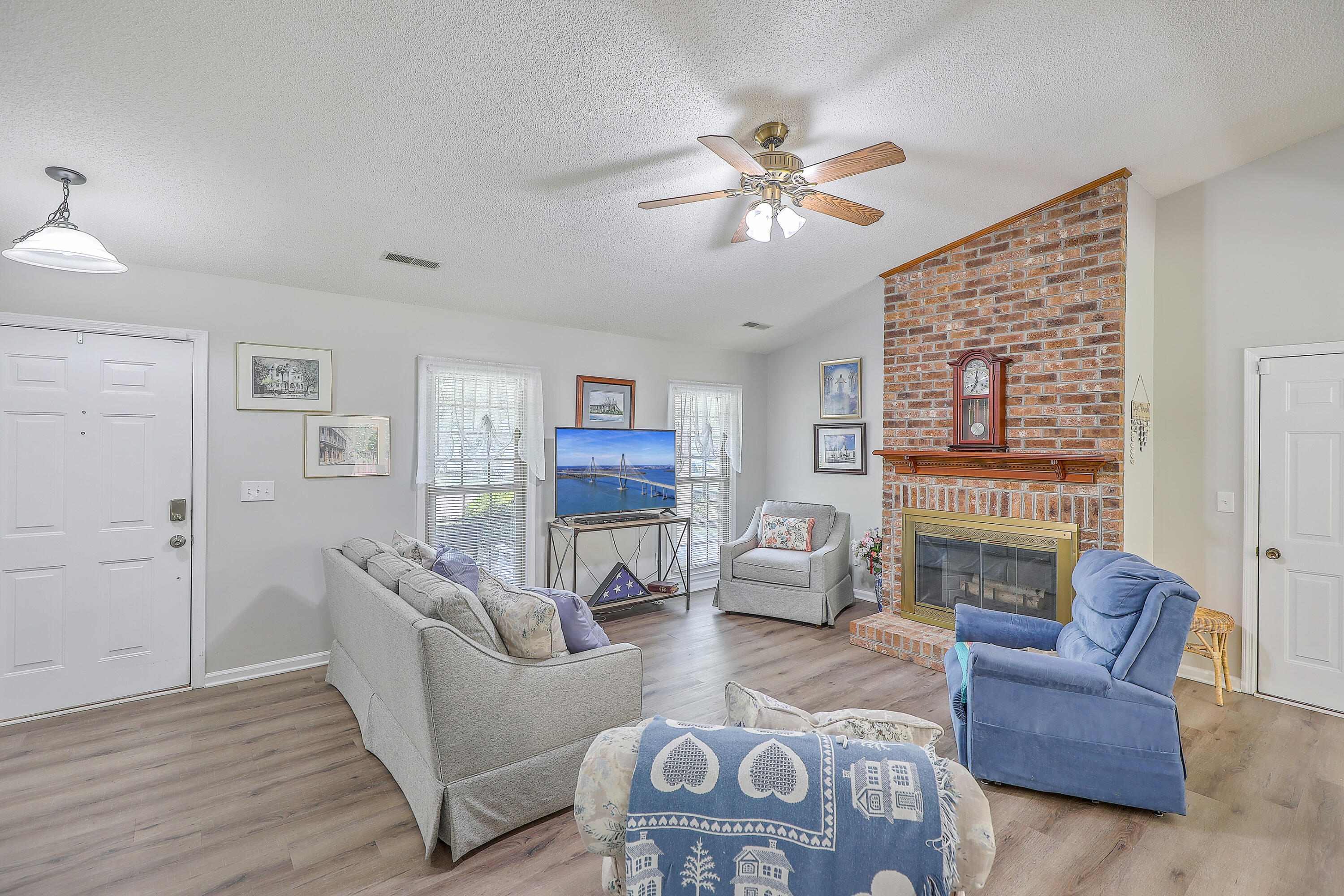 116 Commons Way Goose Creek, SC 29445 - Photo 6 of 23 0W7A8811_2_3_4_5_6_7