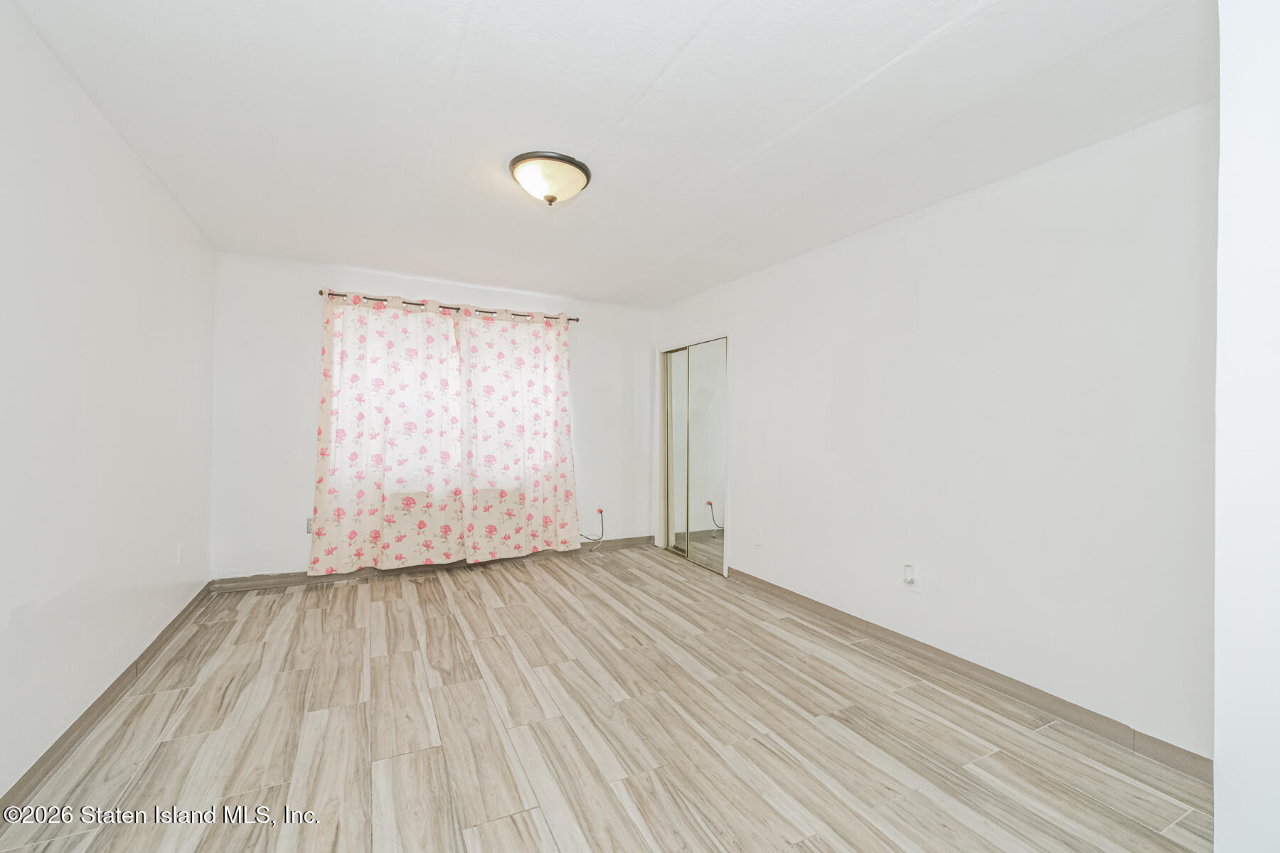 490 Clove Road, Unit MS Staten Island, NY 10310 - Photo 2 of 20 Living Room/Dining Room Combo