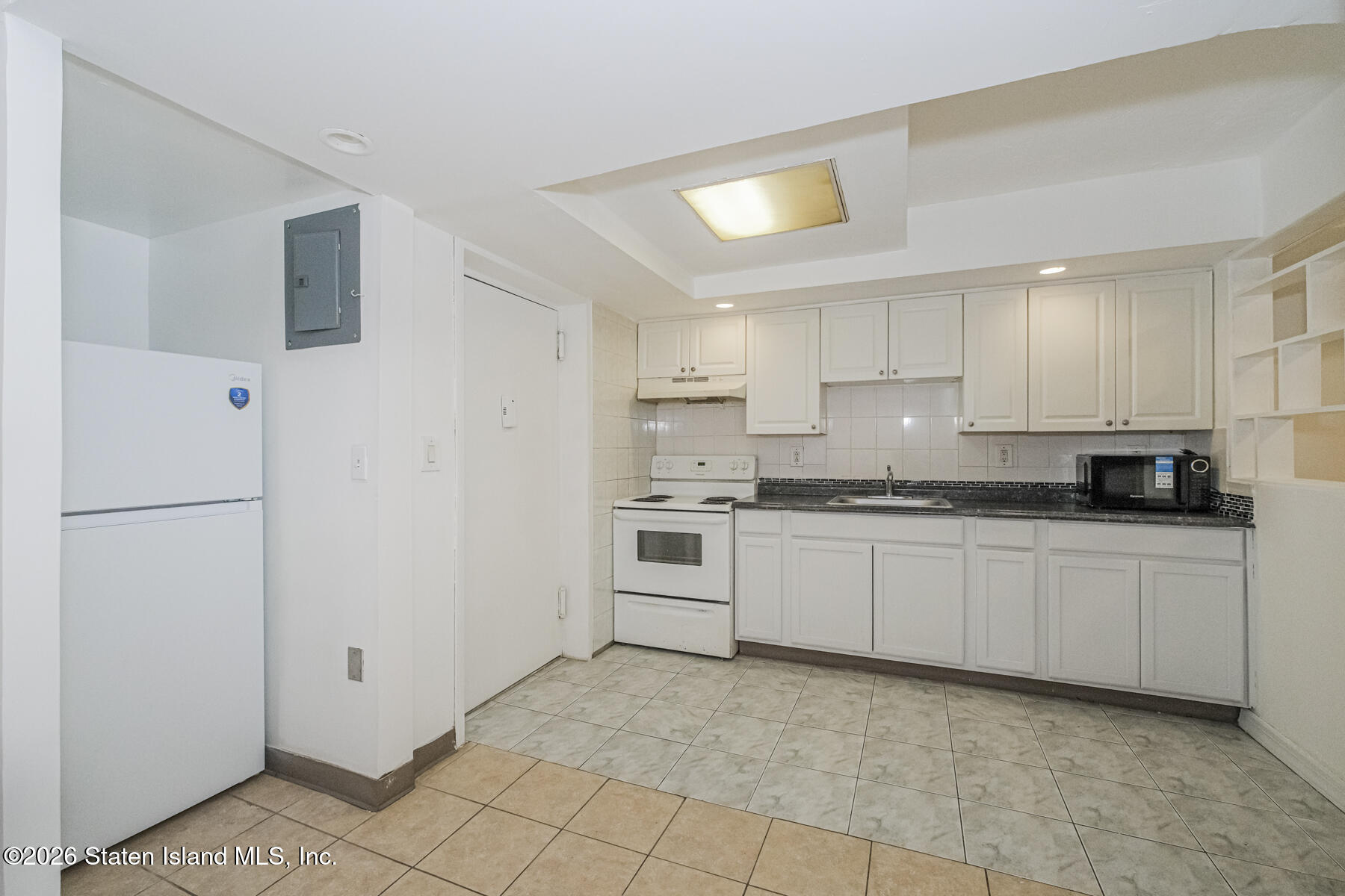 490 Clove Road, Unit MS Staten Island, NY 10310 - Photo 3 of 20 Kitchen