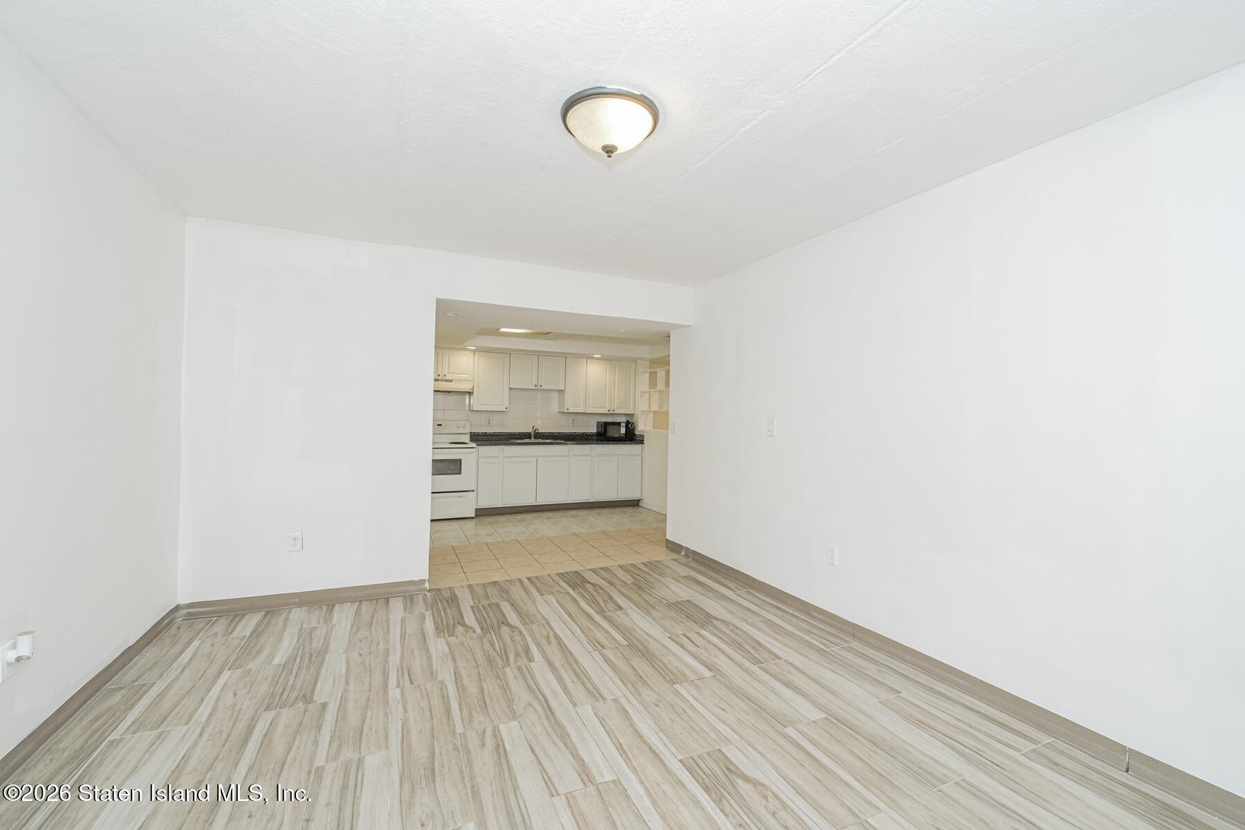 490 Clove Road, Unit MS Staten Island, NY 10310 - Photo 6 of 20 Living Room/Dining Room Combo