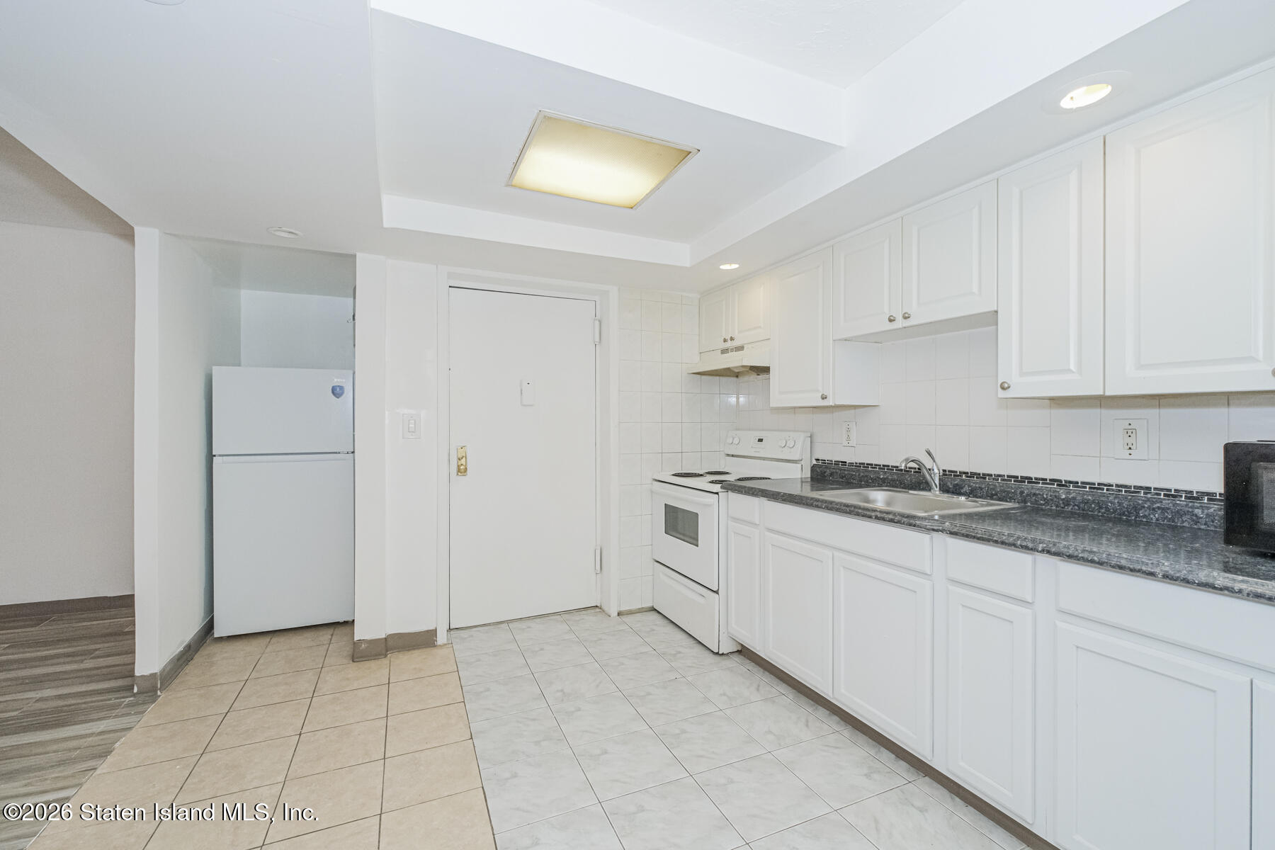 490 Clove Road, Unit MS Staten Island, NY 10310 - Photo 7 of 20 Kitchen