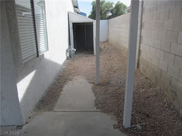 $1,800 | 7036 Pinebrook Court, Las Vegas, NV 89147