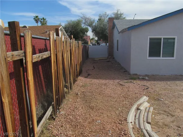 $1,800 | 7036 Pinebrook Court, Las Vegas, NV 89147