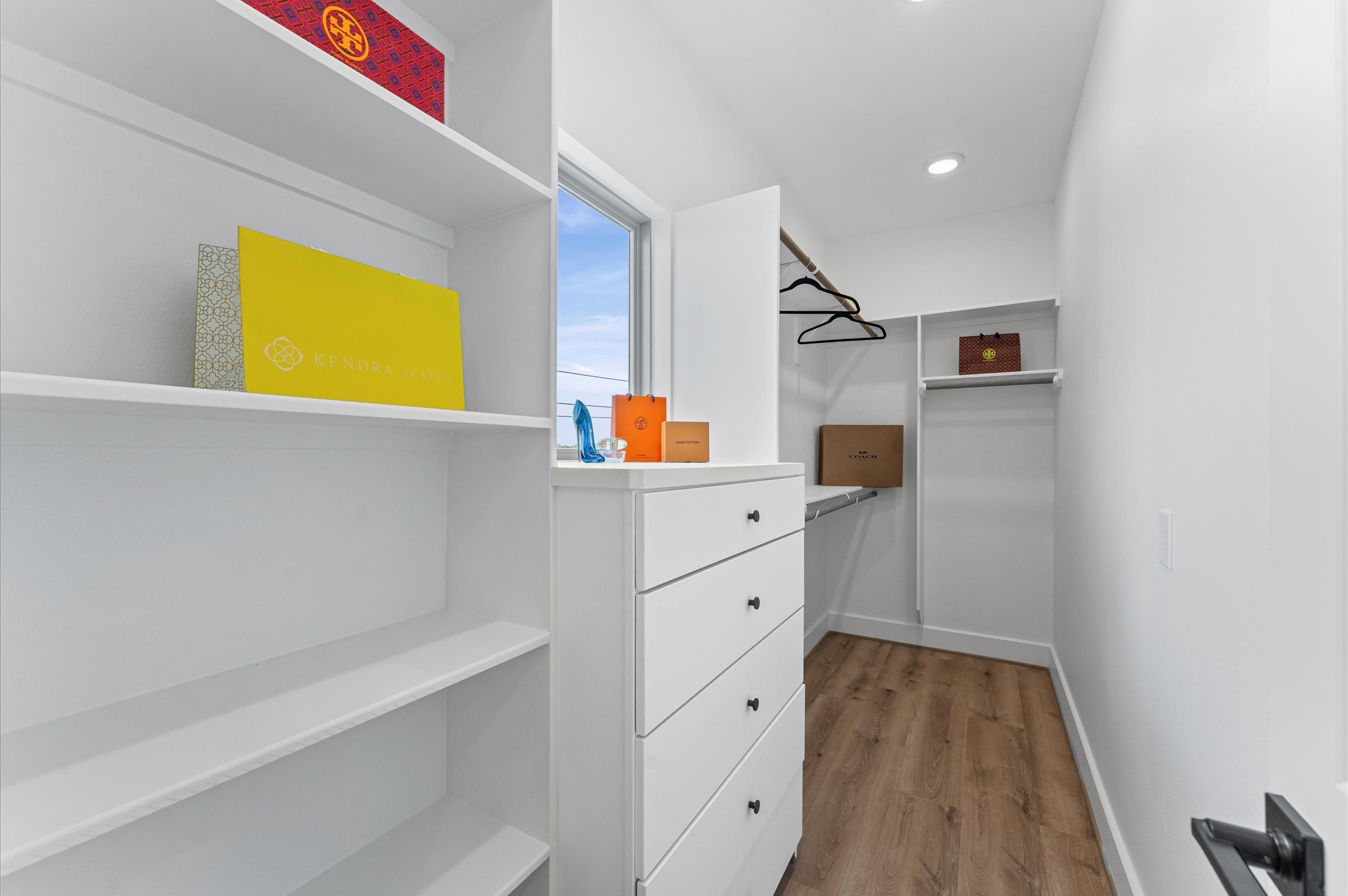 1122 West 17th Street, Unit E Houston, TX 77008 - Photo 28 of 37 a hallway with a wooden floor and cabinets