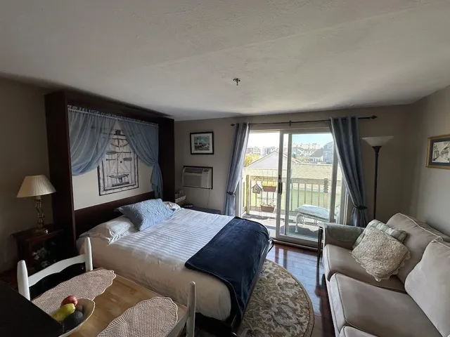 $180,000 | 550 Winnacunnet Road, Unit 218, Hampton, NH 03842