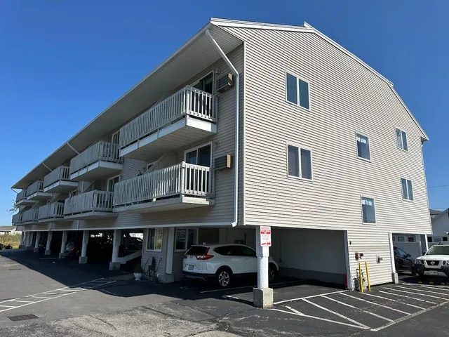 $180,000 | 550 Winnacunnet Road, Unit 218, Hampton, NH 03842