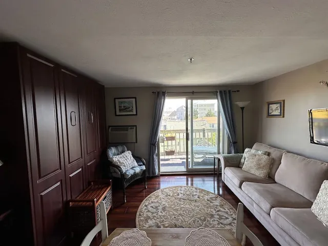 $180,000 | 550 Winnacunnet Road, Unit 218, Hampton, NH 03842