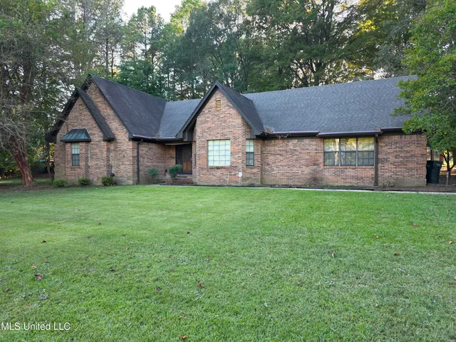 $425,000 | 8625 Deercreek Circle, Olive Branch, MS 38654