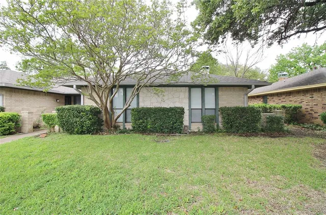 $1,795 | 145 Shadybrook Drive, DeSoto, TX 75115