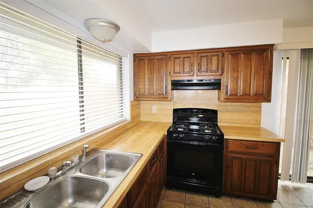 $1,795 | 145 Shadybrook Drive, DeSoto, TX 75115