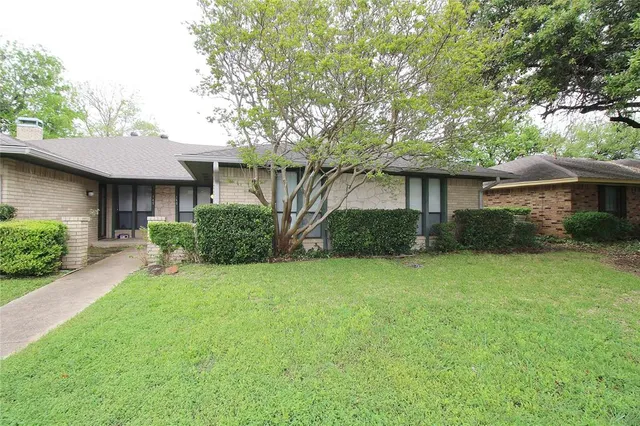 $1,795 | 145 Shadybrook Drive, DeSoto, TX 75115