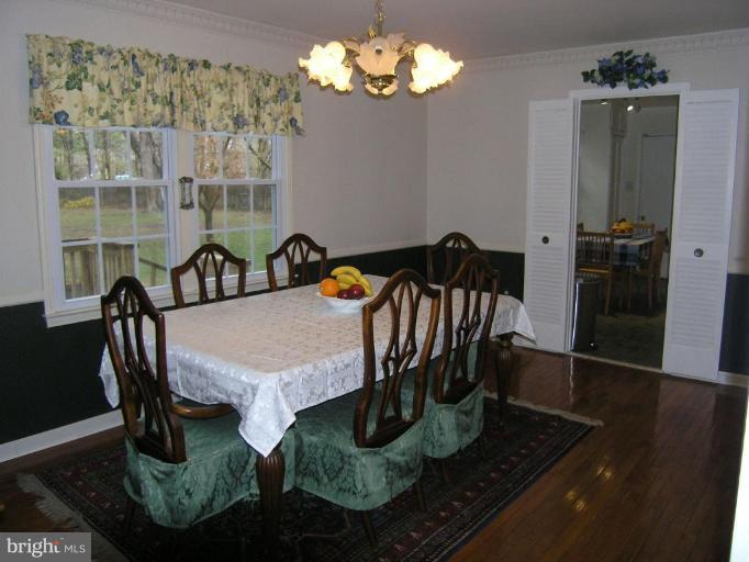 12332 Coleraine Court Reston, VA 20191 - Photo 9 of 18 Dining Room